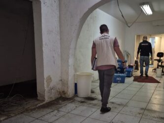 Drogaria no Centro de Suzano é interditada após reincidência de falhas estruturais e higiene