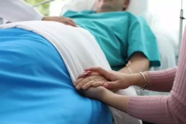Câmara aprova legislação que garante cadeiras-leito para acompanhantes em hospitais de Mogi