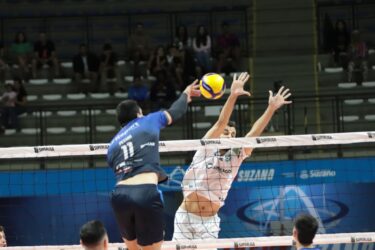 Suzano Vôlei faz último jogo de 2025 contra o Azulim Sicoob em busca de vaga na Copa Brasil 2026