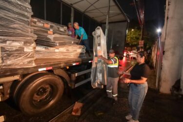 Suzano inicia entrega de cestas básicas e kits de apoio a famílias atingidas pelas fortes chuvas