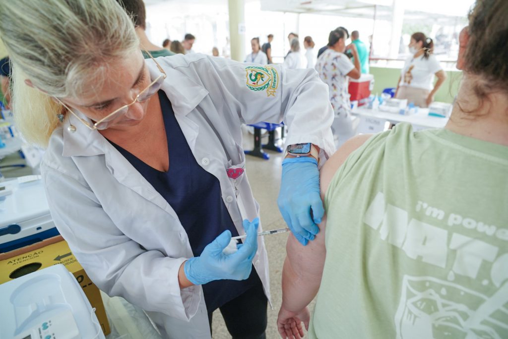 Nova vacina contra dengue começa a ser aplicada em profissionais da saúde em Mogi das Cruzes