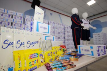 Suzano inicia entrega de kits de material e uniformes para mais de 25 mil alunos em 101 escolas