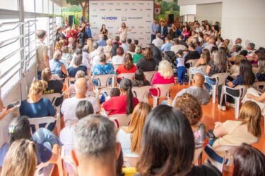 Prefeita Mara Bertaiolli anuncia início da entrega dos uniformes durante inauguração de creche
