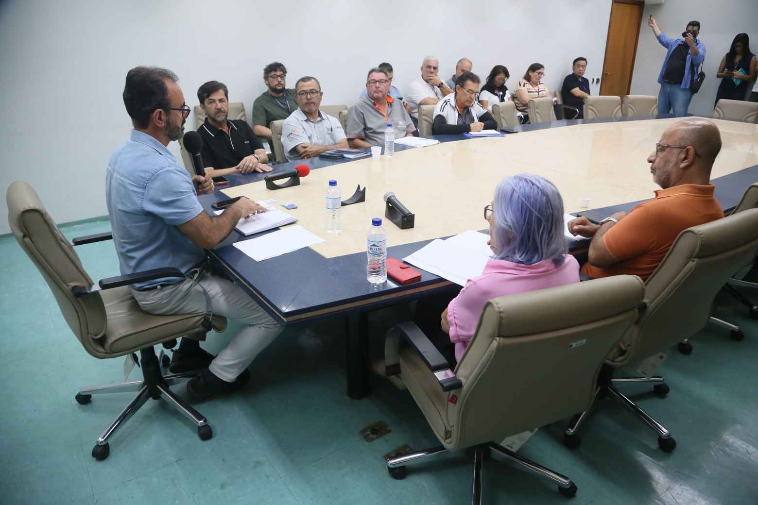 Comissão de Indústria e Comércio da Câmara cobra empresa por falhas na iluminação pública em Mogi