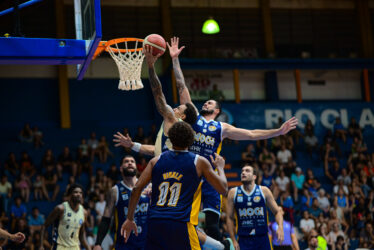 Mogi Basquete vence Rio Claro por 83 a 77 e enfrenta Brasília na segunda-feira (23) pelo NBB Caixa