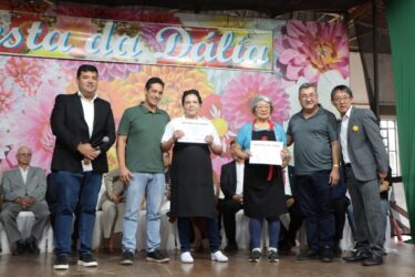 Enkyo recebe selo de Patrimônio Imaterial do Yakisoba durante a 30ª Festa da Dália em Suzano