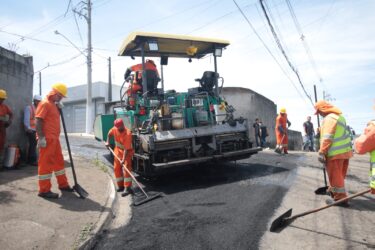 Prefeitura de Suzano intensifica pavimentação na Vila Fátima com requalificação da rua São Marcos