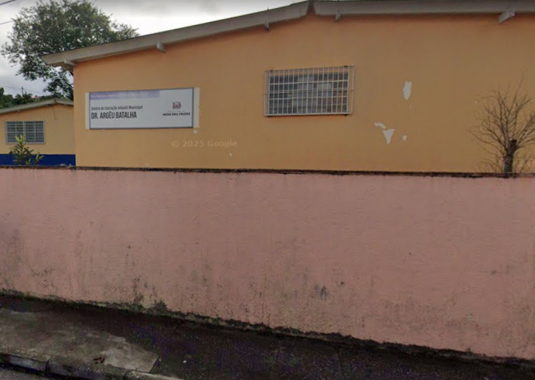 CEIM Dr. Argêu Batalha, no Botujuru, é alvo de denúncias de mães por falta de atendimento e mato