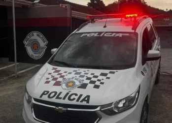Golpe: falsos mecânicos usam camisas da Honda para extorquir mulher idosa em Mogi das Cruzes