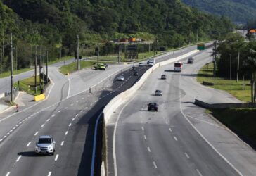 Mogi-Bertioga deve receber mais de 75 mil veículos na Páscoa e terá tráfego intenso na serra