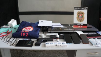 Falso médico que mora em Mogi das Cruzes é flagrado aplicando injeção em mulher, no meio da rua