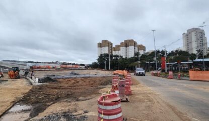 Obra do novo viaduto altera circulação de veículos na avenida Dante Jordão Stoppa, em César de Souza