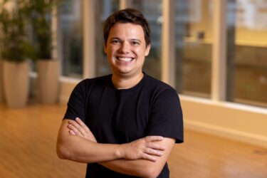 Dante Mennichelli, especialista do TikTok, conduz evento da APP Alto Tietê sobre negócios digitais