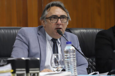 Projeto aprovado na Câmara garante protetor solar gratuito para pessoas com doenças dermatológicas