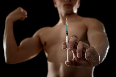 Uso estético de anabolizantes pode causar infarto, AVC e infertilidade, alerta professor da UMC