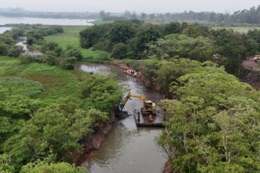 Obras de desassoreamento no rio Guaió começam e devem seguir até novembro