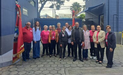 Santa Casa de Misericórdia de Mogi recebe visita das Bandeiras do Divino em momento de fé