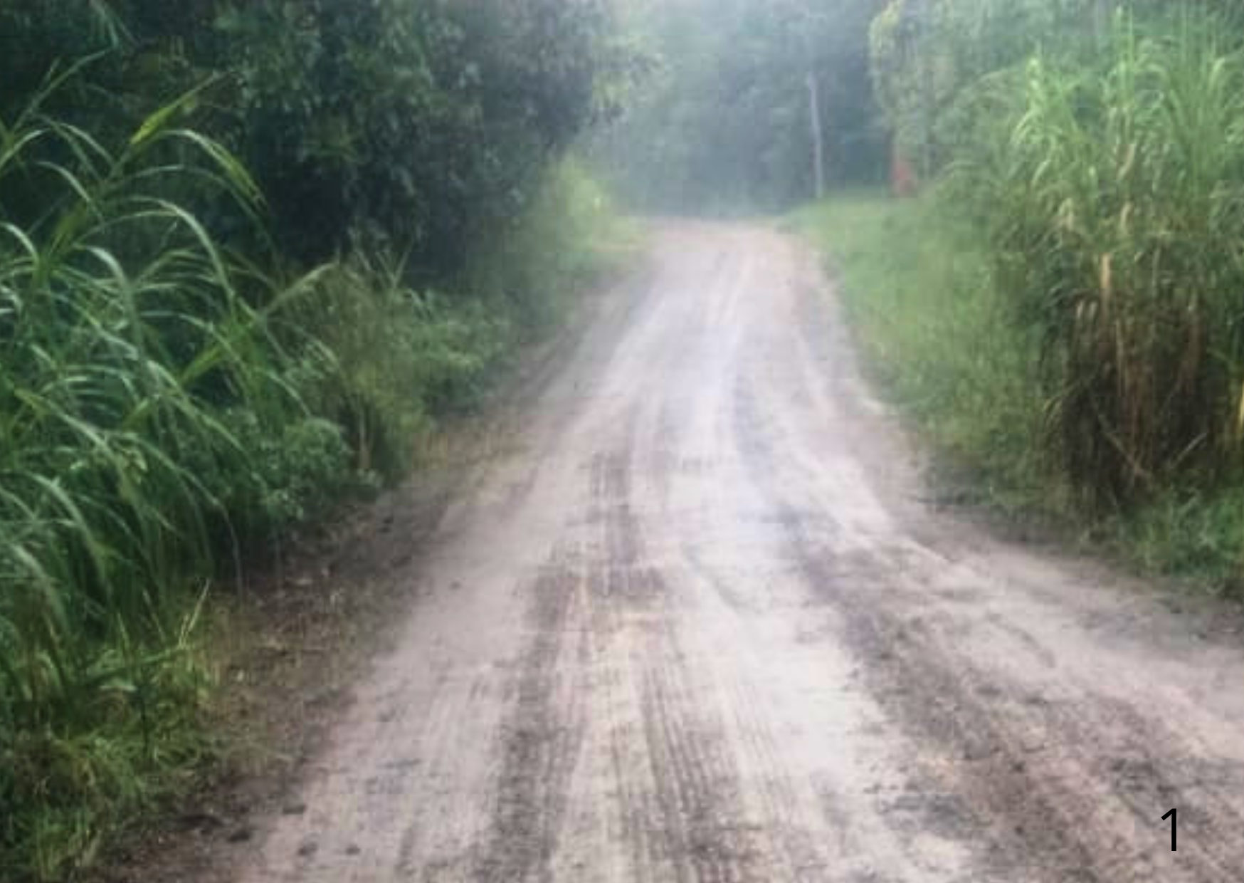 Barro e buracos na Estrada Ichiro Konno, no Cocuera, revoltam moradores da zona rural de Mogi