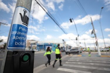 Nova rotatória e semáforos entram em operação na avenida Roberto Simonsen, em Suzano