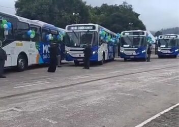 Mara e Téo entregam 26 ônibus com ar-condicionado e anunciam 57 novos abrigos para passageiros