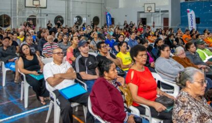 Prefeitura entrega 220 títulos de propriedade para moradores de condomínios da CDHU em Jundiapeba