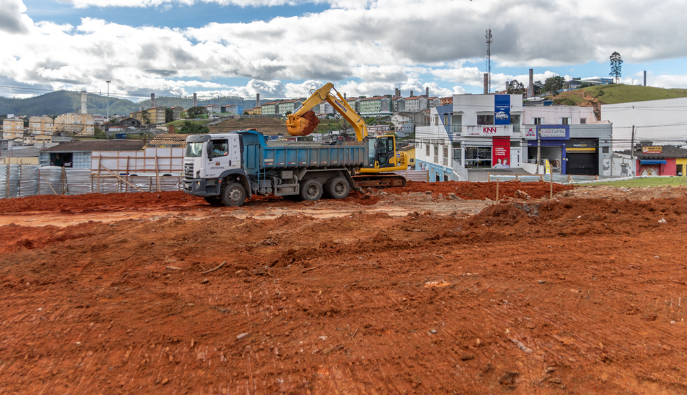 Obras da UBS Jardim São Pedro avançam e incluem plantio de árvores em César de Souza