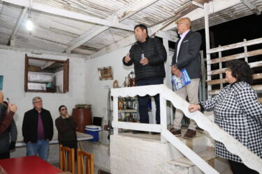 Pedro Ishi apresenta a moradores o andamento das obras de infraestrutura no Parque Alvorada