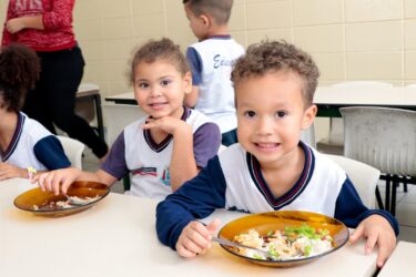 Rede municipal de Suzano retoma aulas com cardápios adaptados para estudantes com restrições