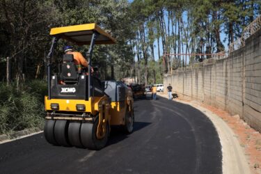 Obra de pavimentação na Chácara Estância Paulista avança com parceria entre Suzano e Sabesp