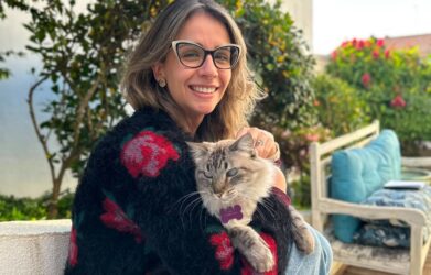 Cuidados preventivos ajudam cães e gatos a envelhecer com mais saúde, diz veterinária da UMC