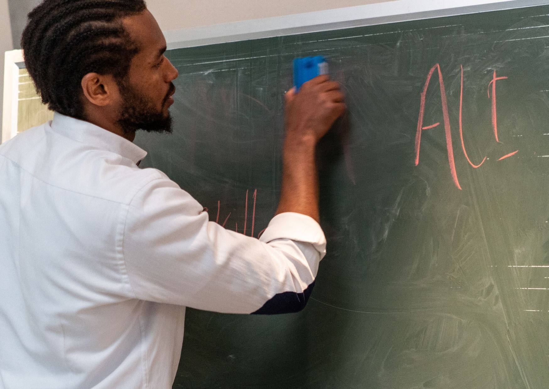 Educação de SP terá concurso para 5 mil vagas de professores; 3.000 delas para jornadas de 40 horas