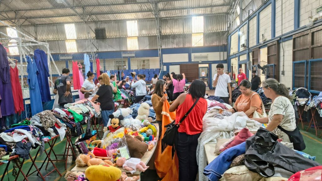 Bazar Esther Casella da APAE de Mogi terá roupas, calçados e itens seminovos por R$ 10,00