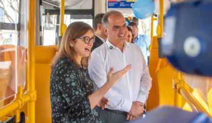 Mara Bertaiolli apresenta primeiro ônibus elétrico e com zero emissão de poluentes de Mogi