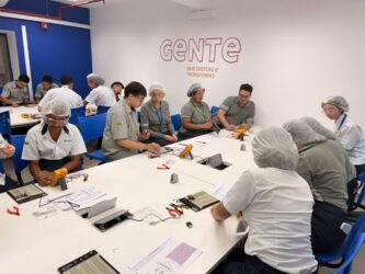 Suzano e Senai capacitam jovens aprendizes com treinamento na unidade industrial de Mogi das Cruzes