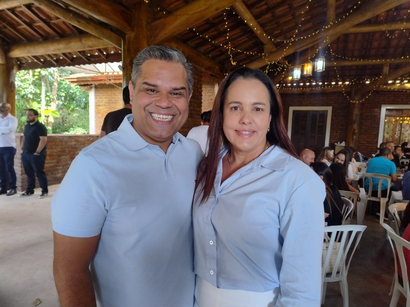 Um brinde à vida! Diretor-geral do Semae, José Luiz Furtado, reúne amigos para comemorar aniversário