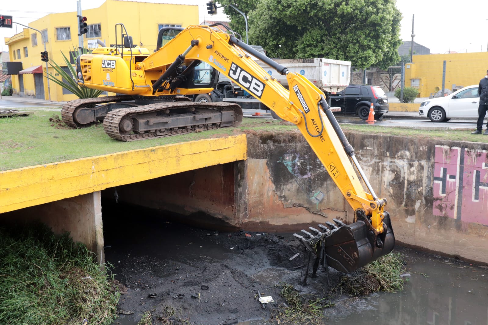Suzano remove 1,5 mil toneladas de resíduos em julho em ações de limpeza urbana e combate às cheias