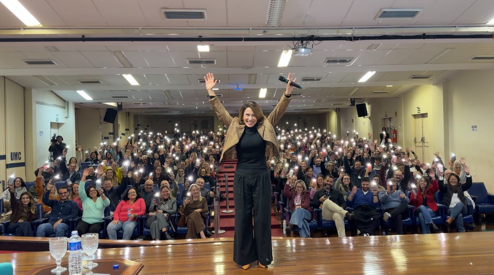 UMC recebe Ana Beatriz Barbosa para palestra sobre felicidade, propósito e saúde mental