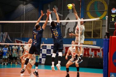 Suzano Vôlei vence Itaquá por  3 a 0 e garante vaga na  semifinal do Paulista pelo 5º ano