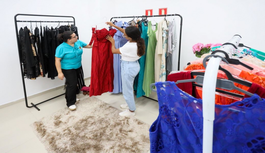“Closet que Abraça” empresta vestidos para mulheres de Mogi em ocasiões especiais