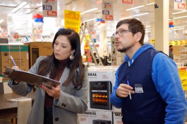 Procon de Suzano monitora lojas para evitar falsos descontos durante a Black Friday deste ano