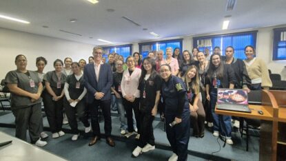 Santa Casa de Mogi celebra Outubro Rosa com palestra de Adriano Baeta sobre câncer de mama