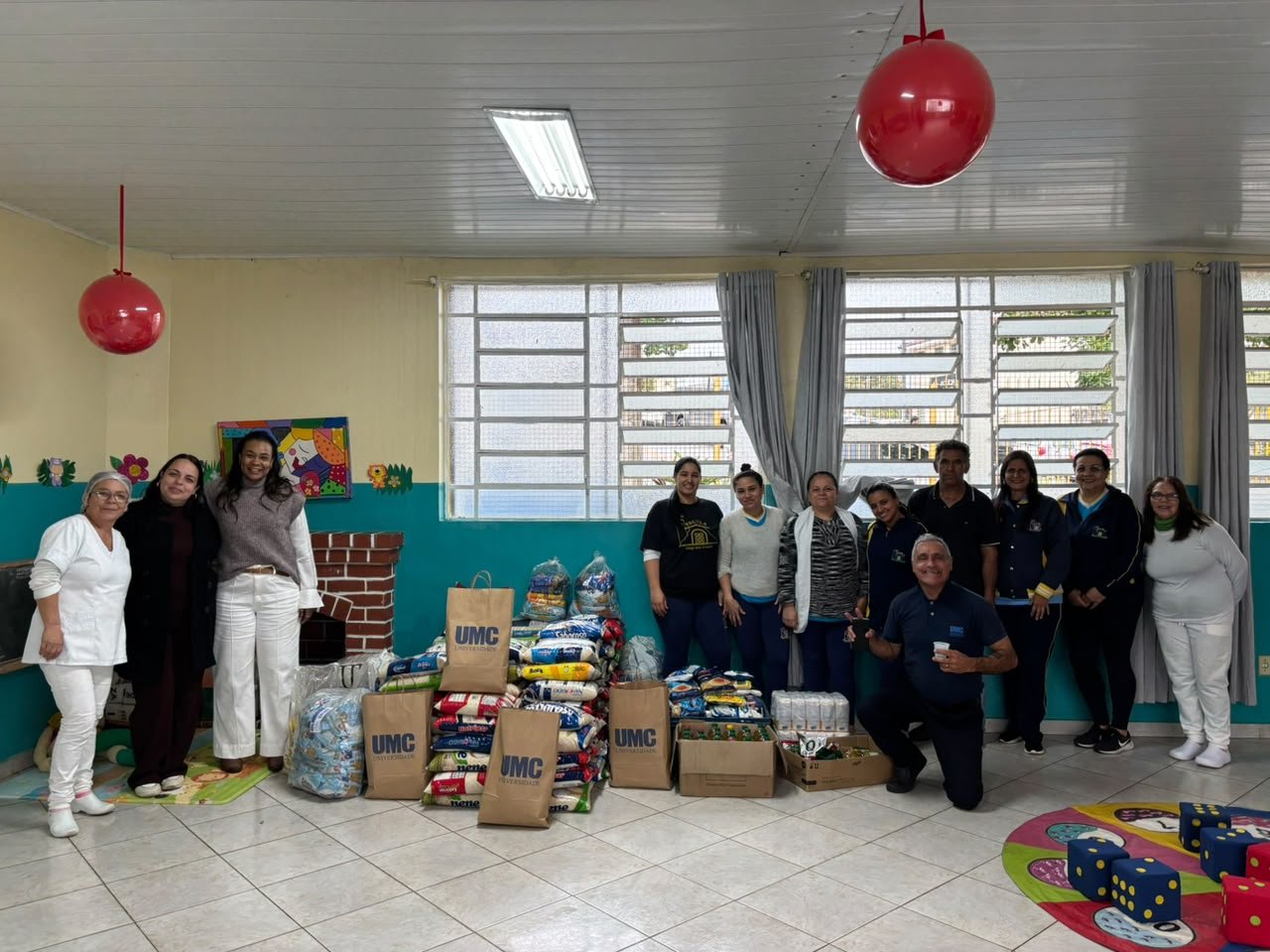UMC arrecada mais de 5 toneladas de alimentos para ajudar crianças e idosos em Mogi das Cruzes