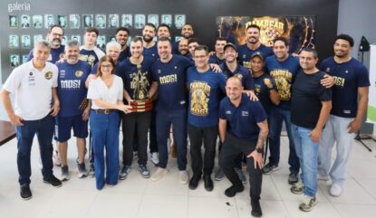 Mogi Basquete é recebido na Prefeitura após título paulista e faz estreia no NBB neste sábado (17)