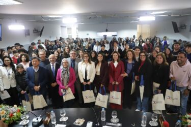 Câmara de Mogi empossa 46 jovens no Parlamento Estudantil e incentiva participação política