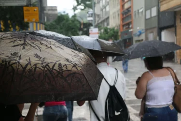 Defesa Civil alerta para chuva no feriado; previsão indica instabilidade em Mogi e no Litoral Norte