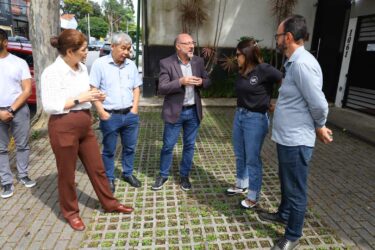 Mogi Mais Viva: vereadores visitam comerciantes da cidade para discutir regras de publicidade