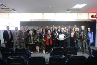 Academia que preserva a história e a cultura de Mogi é homenageada pela Câmara de Vereadores