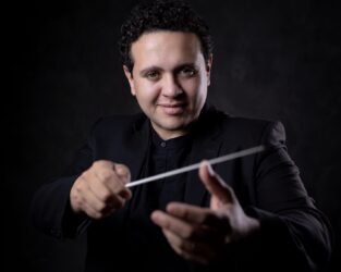 Maestro mogiano Cléber F. Harmon é um dos quatro regentes brasileiros em concerto em Minas Gerais