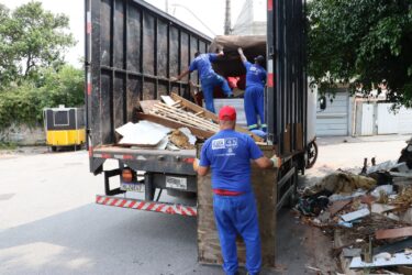 Operação Cata-Treco mantém atendimentos diários para recolhimento de móveis e materiais sem uso