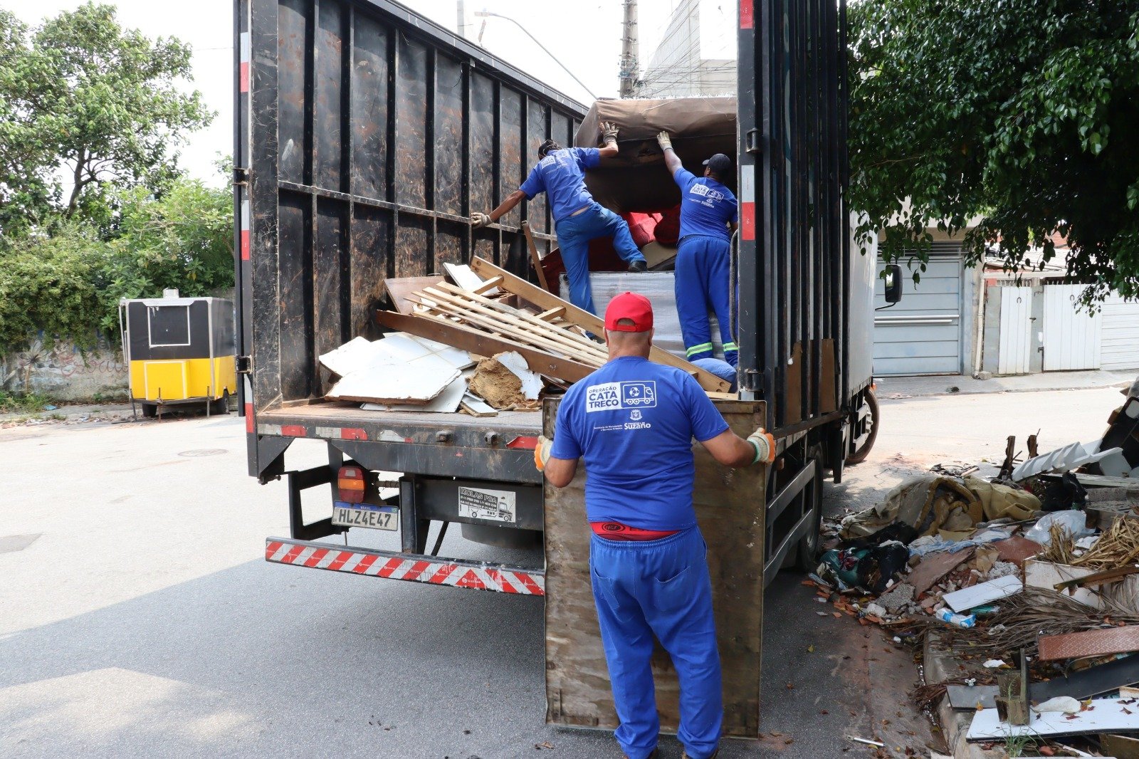 Operação Cata-Treco mantém atendimentos diários para recolhimento de móveis e materiais sem uso
